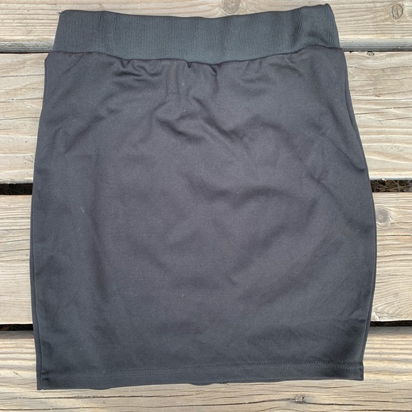 Windsor black mini lace up skirt size small - Picture 5 of 6